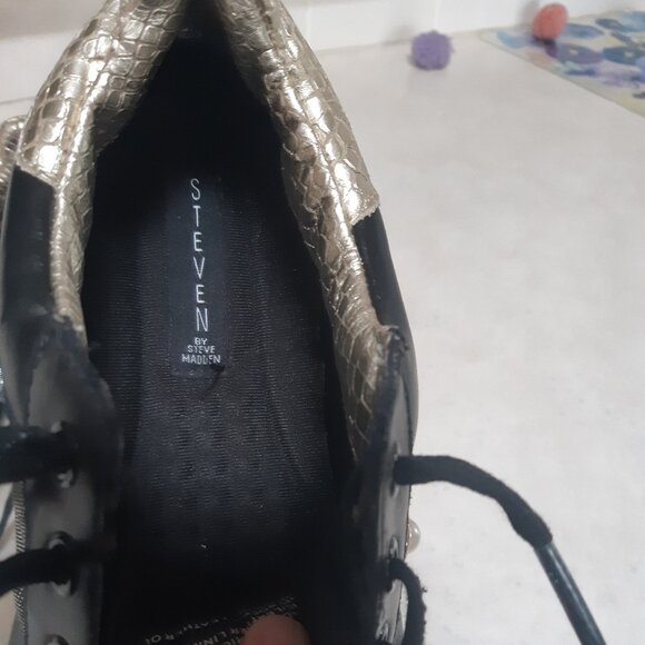Steve Madden Black Runners (Sneakers) with gold and silver trim Size 8 - Picture 13 of 13